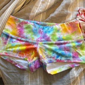 Fleo Red and Pink Athletic Shorts Vibrant and Comfortable